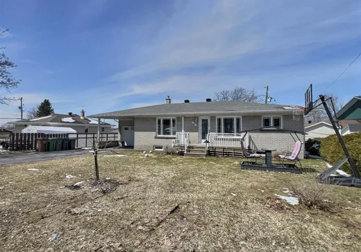 House for sale - 8 Rue Perreault, Warwick, J0A 1M0