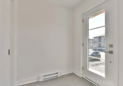 House for sale - 422 Rue du Muscat, Sainte-Marthe-sur-le-Lac, J0N 1P0