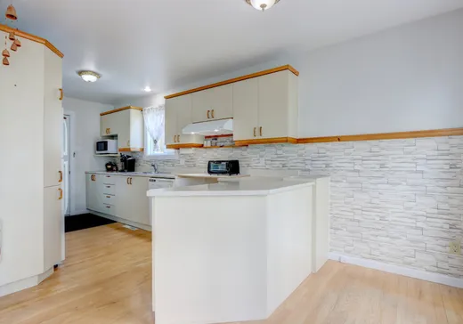 Maison à vendre - 1658 Av. du Lac O., Saint-Hyacinthe, J0E 1Z0