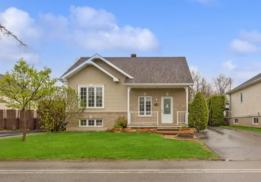 Two or more stories for sale - 342 51e Avenue, Sainte-Marthe-sur-le-Lac, J0N1G4