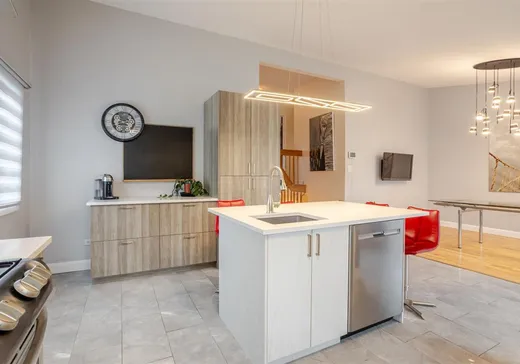 Maison à vendre - 5920 Av. Magnan, St-Hubert, J3Y 7S4