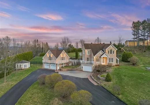 Maison à étages à vendre - 665 Mtée des Pins S., Coaticook, J1A3H4