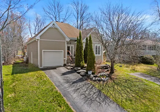 Maison à vendre - 496 Rue St-Paul, Magog, J1X 3T8