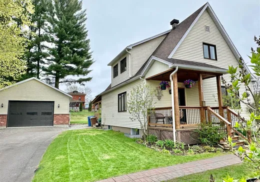 Two or more stories for sale - 644 Rue Meikle, Lachute, J8H1V2