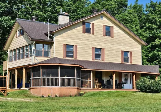 Two or more stories for sale - 101 Ch. Welden, Grenville, J0V1B0