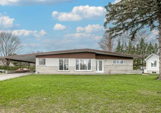 Bungalow for sale - 689 Boul. Bona-Dussault, Saint-Marc-des-Carrières, G0A4B0