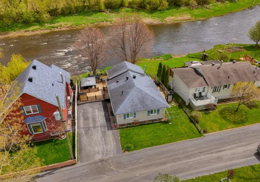 Two or more stories for sale - 197 Rg du Haut-de-la-Rivière N., Saint-Césaire, J0L1T0