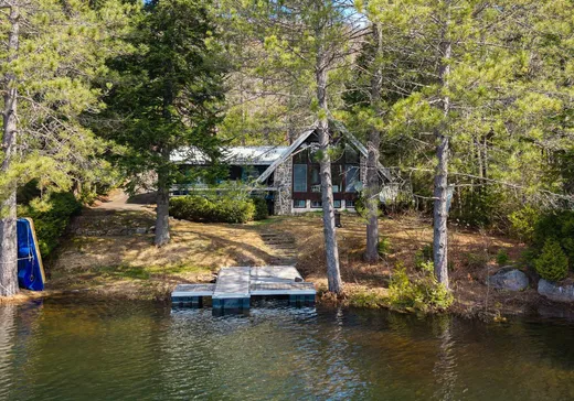 Two or more stories for sale - 2025 Mtée du Lac-Louise, St-Adolphe d'Howard, J0T2B0