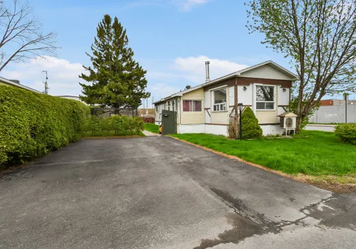 Maison à vendre - 810 Rue Claude, Saint-Jean-sur-Richelieu, J3B 7M2