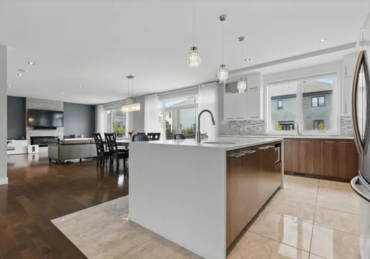 Maison à vendre - 3415 Rue de Louxor, Brossard, J4Z 2M4