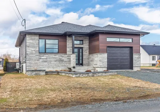 House for sale - 671 Rue Joseph-Carmel, St-Cyrille-De-Wendover, J0C 1A0