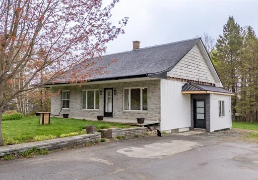 Bungalow for sale - 80 Ch. des Trois-Lacs, Val des Sources, J1T3M7