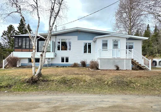 Maison à étages à vendre - 1 Route Bertrand-Ross, Matane, G0J3H0