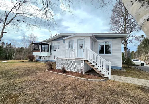 Maison à vendre - 1 Route Bertrand-Ross, Matane, G0J 3H0