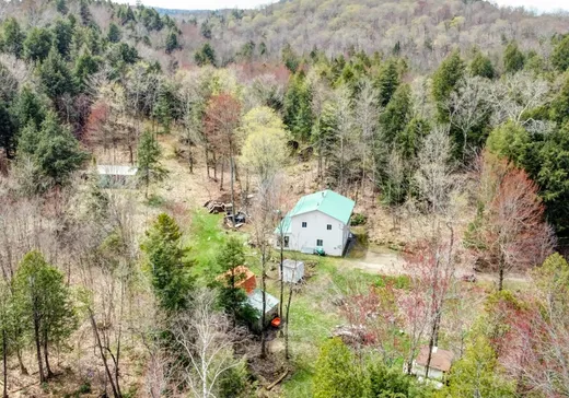Two or more stories for sale - 62 Ch. du Lac-Commandant, Grenville, J0V1B0