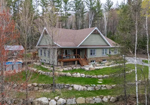 Bungalow for sale - 600 Ch. de Mont-Rolland, St-Hippolyte, J8A3E3
