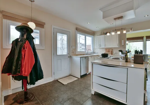 Maison à vendre - 82 Av. Laval, Laval (Laval-des-Rapides), H7N 3V4