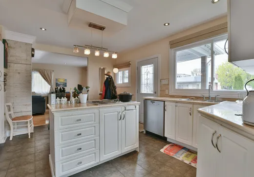Maison à vendre - 82 Av. Laval, Laval (Laval-des-Rapides), H7N 3V4