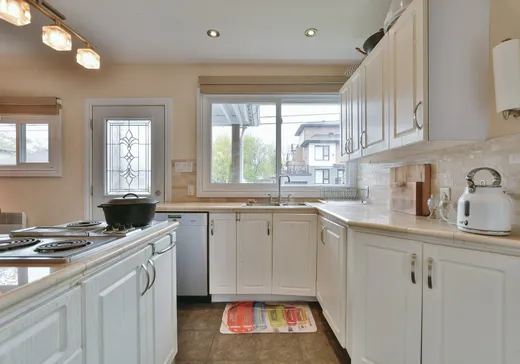 Maison à vendre - 82 Av. Laval, Laval (Laval-des-Rapides), H7N 3V4