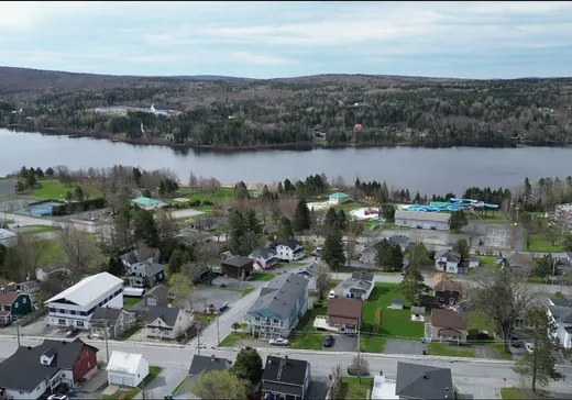 House for sale - 255 2e Avenue, Lac-Etchemin, G0R 1S0