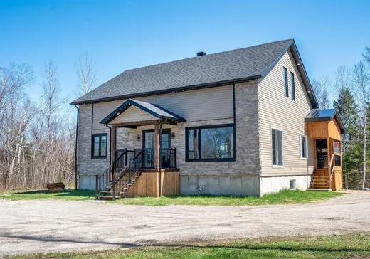 Maison à étages à vendre - 319 Ch. des Quatre-Fourches, Mont-Laurier, J0W1H0