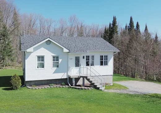 Maison à étages à vendre - 520 Rue des Anémones, Mont-Laurier, J9L3G3