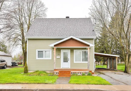 Two or more stories for sale - 1128 Rue du Couvent, Saint-Adalbert, J0A1E0