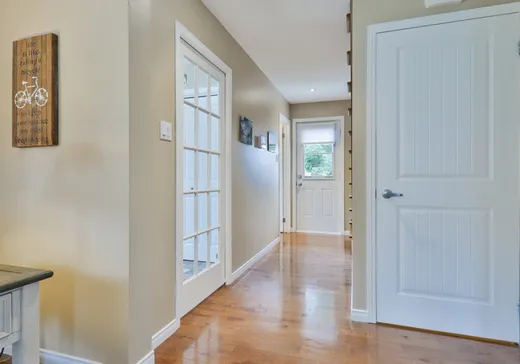 Maison à vendre - 11 Ch. de la Sapinière, Saint-Sauveur, J0R 1R1