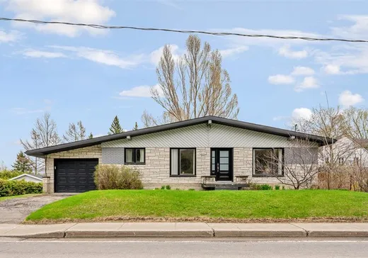 Bungalow à vendre - 405 Av. Royale, Petite-Riviere-St-François, G0A3X0