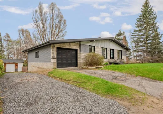 Maison à vendre - 405 Av. Royale, Petite-Riviere-St-François, G0A 3X0