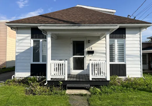 Two or more stories for sale - 115 Rue St-Joseph, Salaberry-de-Valleyfield, J6T1K9
