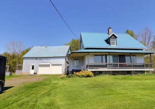 Two or more stories for sale - 680 3e Rang O., Victoriaville, G0Z1G0