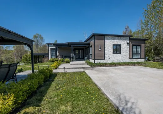 Maison à vendre - 315 Route 112, St-Etienne-De-Bolton, J0E 2E0