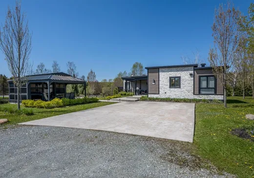 Maison à vendre - 315 Route 112, St-Etienne-De-Bolton, J0E 2E0