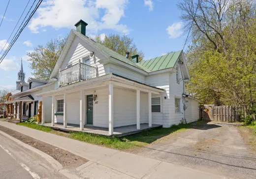 Two or more stories for sale - 387 Rue Notre-Dame, Lanoraie, J0K1E0