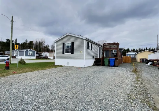 Maison à étages à vendre - 240 Rue du Cuivre, Val-d'Or, J9P0B4
