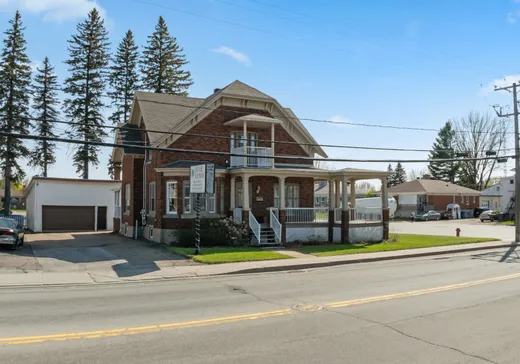 Two or more stories for sale - 623 Boul. St-Laurent O., Louiseville, J5V1K8