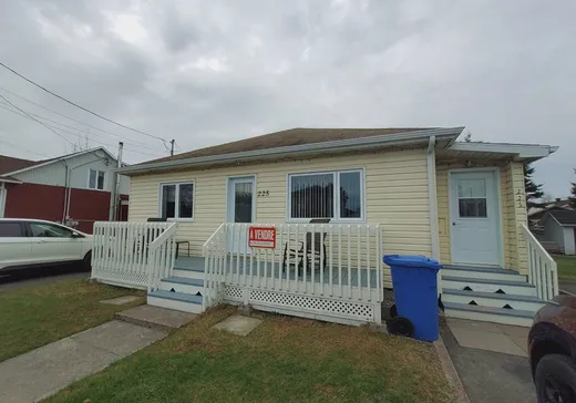 Maison à étages à vendre - 225 Rue St-Joseph, Matane, G4W1N5