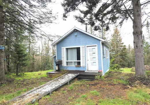 Un étage et demi à vendre - 67 Ch. du Rang-C, Saint Malo, J0B2Y0