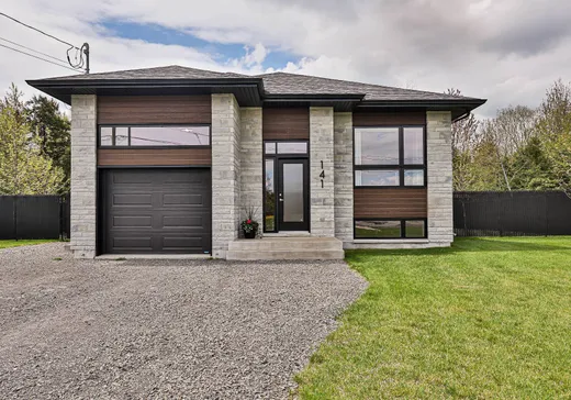Maison à étages à vendre - 141 Rue des Cuivres, Saint-Colomban, J5K0K8