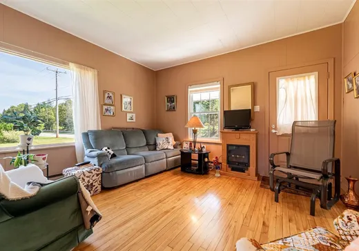 Maison à vendre - 385 Rue Principale, Riviere-A-Pierre, G0A 3A0