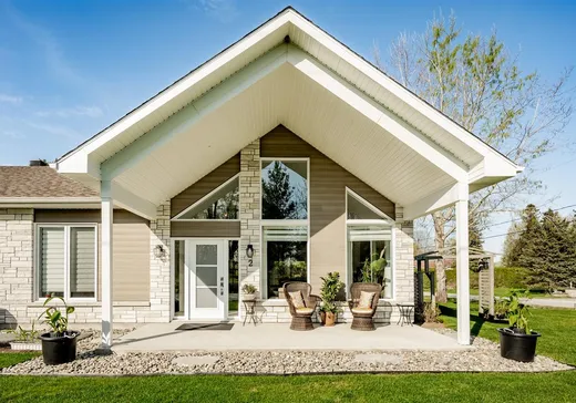 Maison à vendre - 2 Rue Pauline-Gosselin, Austin, J1B 1G0