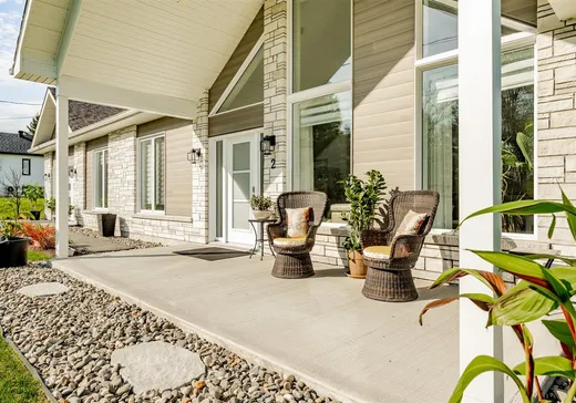 Maison à vendre - 2 Rue Pauline-Gosselin, Austin, J1B 1G0