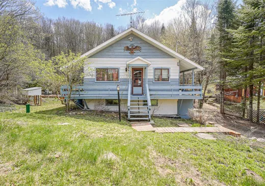Bungalow à vendre - 240 Ch. Laporte, St-Adolphe d'Howard, J0T2B0