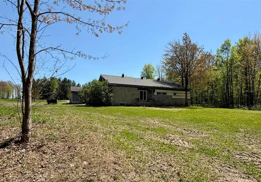 Maison à vendre - 16Z-16AZ Ch. de Béthanie, Sainte-Christine, J0H 1H0