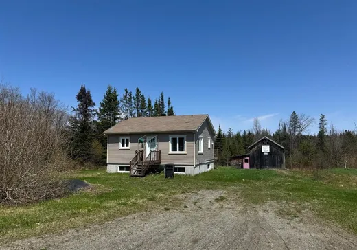 Bungalow à vendre - 283 Ch. St-Léon, Lac-Mégantic, G0Y1E0