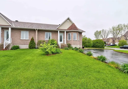 Bungalow for sale - 6710 Rue Papillon, Pointe-Du-Lac, G9B1Z9