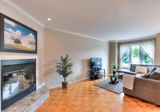 Maison à vendre - 7555 Boul. St-Martin O., Laval (Sainte-Dorothee), H7X 3S6