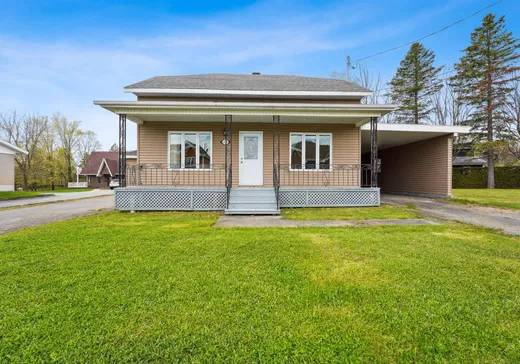Maison à vendre - 277 Av. St-Henri, Tring-Jonction, G0N 1X0