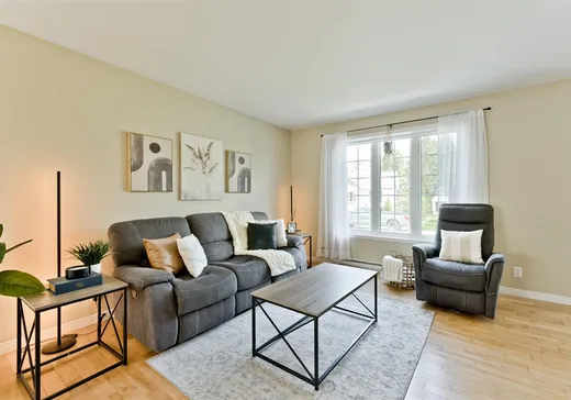 Maison à vendre - 20 Rue du Curé-Breton, Bury, J0B 1J0